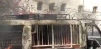 टल गया बड़ा हादसा, CNG वेन में लगी आग cropped-Indore-CNG-van-fore.jpg